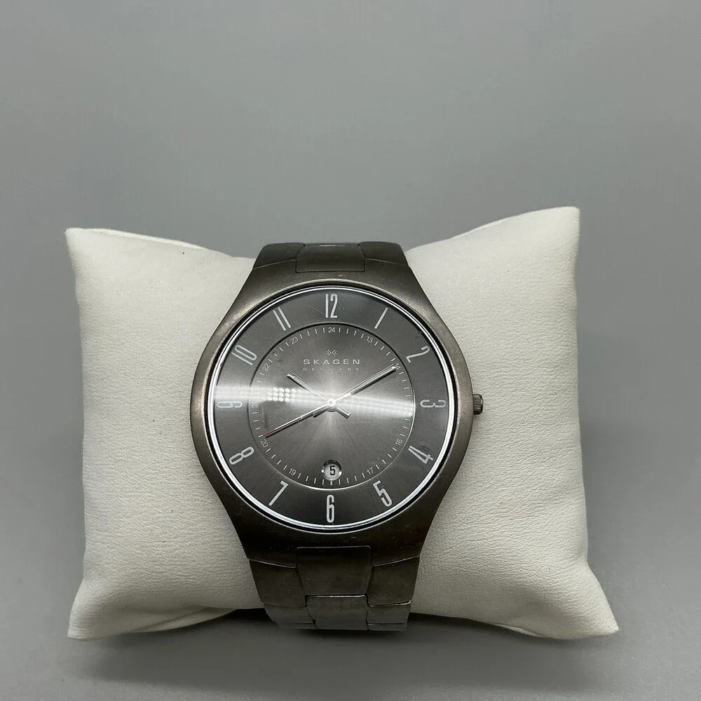 Skagen 801XLTKM Mens Watch 40mm Gray Black Dial Titanium New Battery 6.75